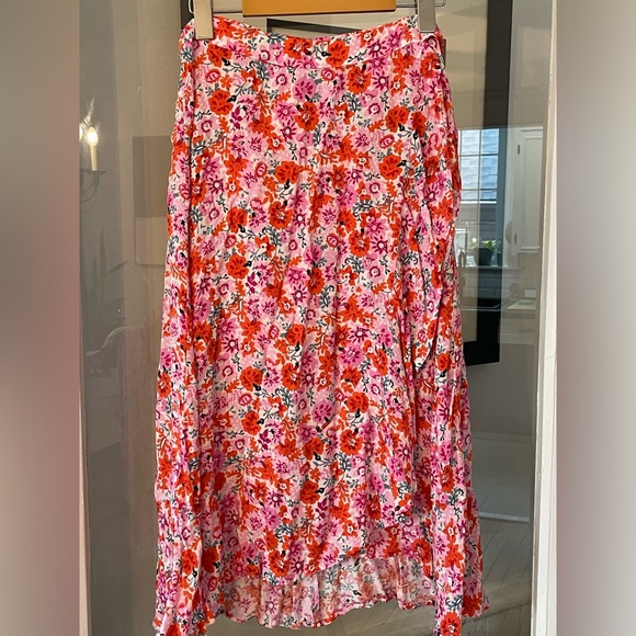 Lucky Brand 🍀 2 piece floral wrap blouse and wrap skirt - Picture 5 of 15